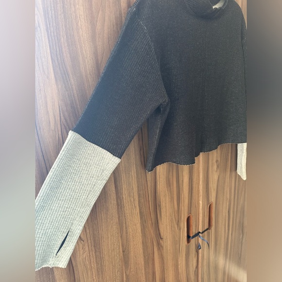 Two-tone Sweater | Turtleneck - Picture 3 of 6